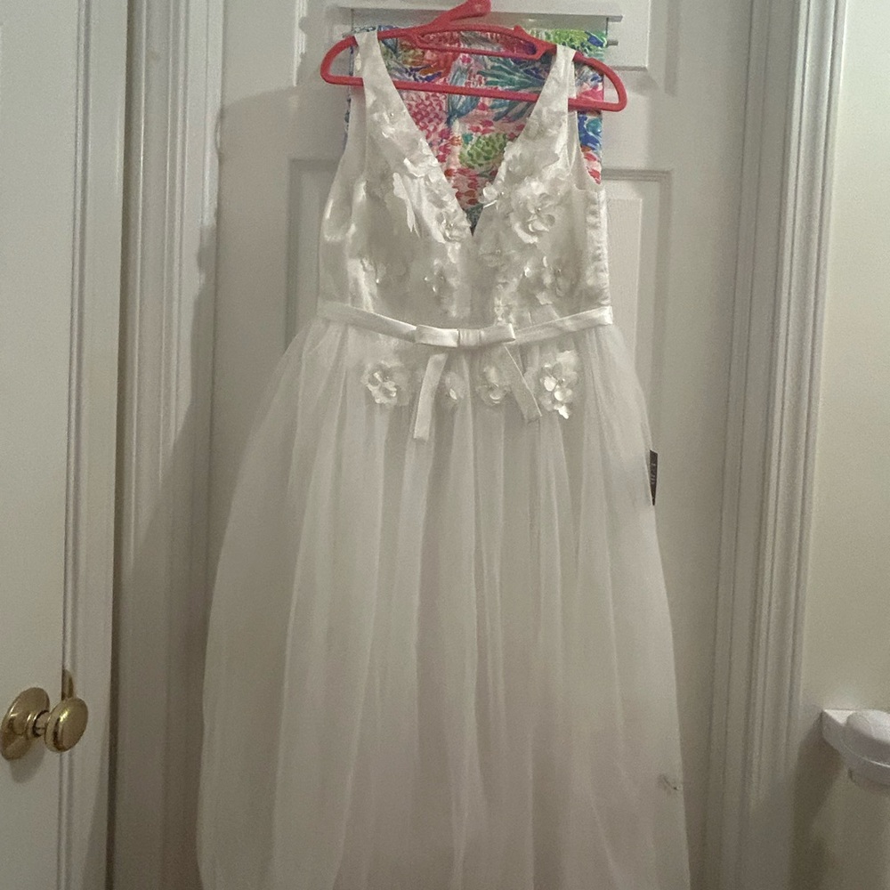 NWT Dreamy Presence White Tulle Floral Appliqué Midi Dress - Sz L